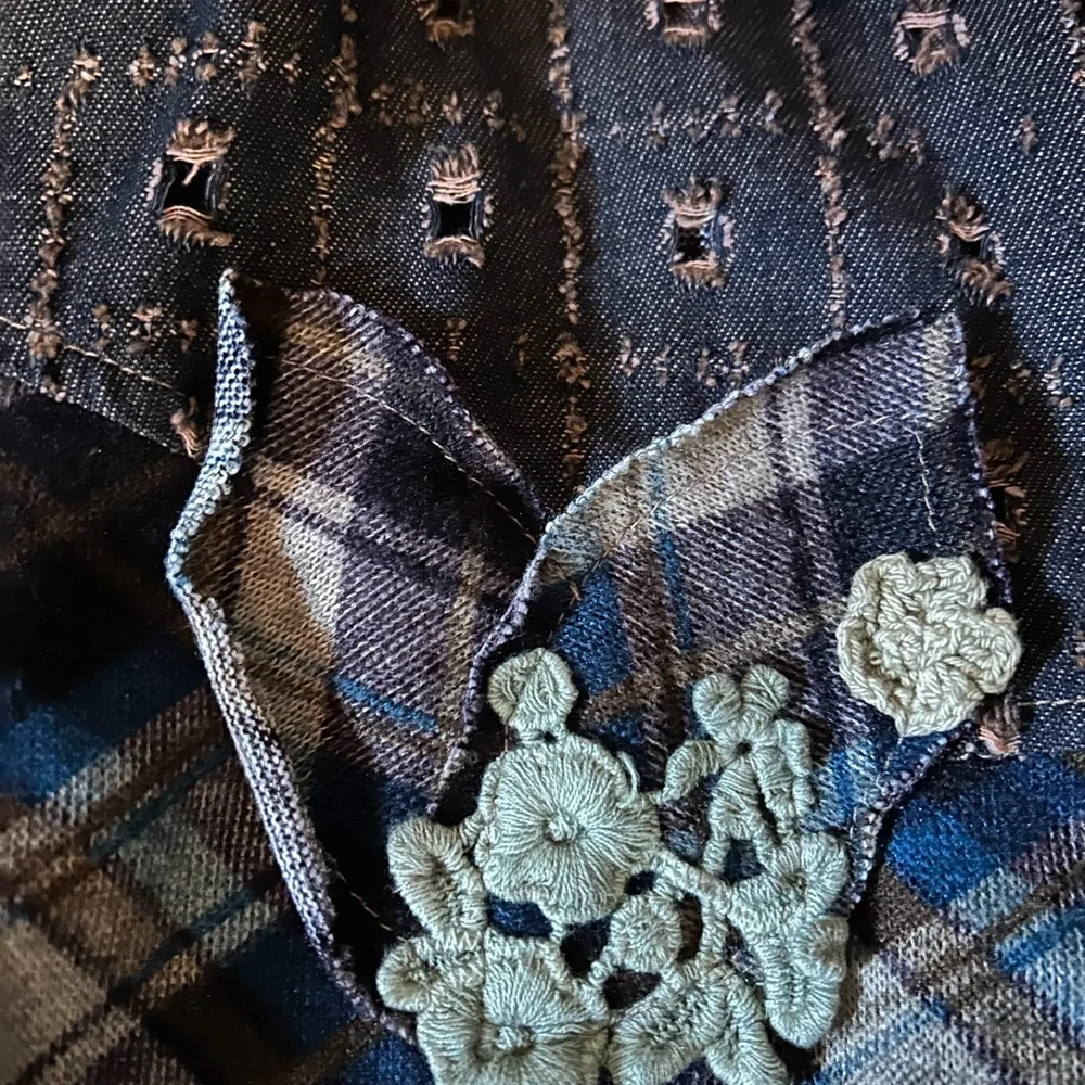 Simply Couture flannel Textured long shirt - Picture 5 of 9